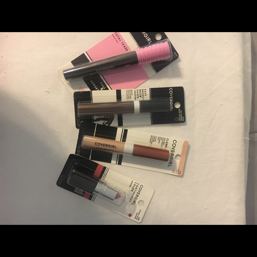 🔸NWT makeup combo
